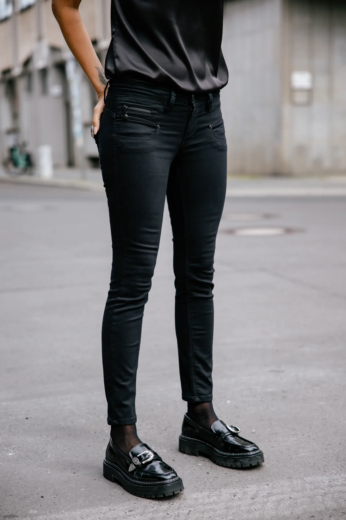 Alexa Cropped - Image 4