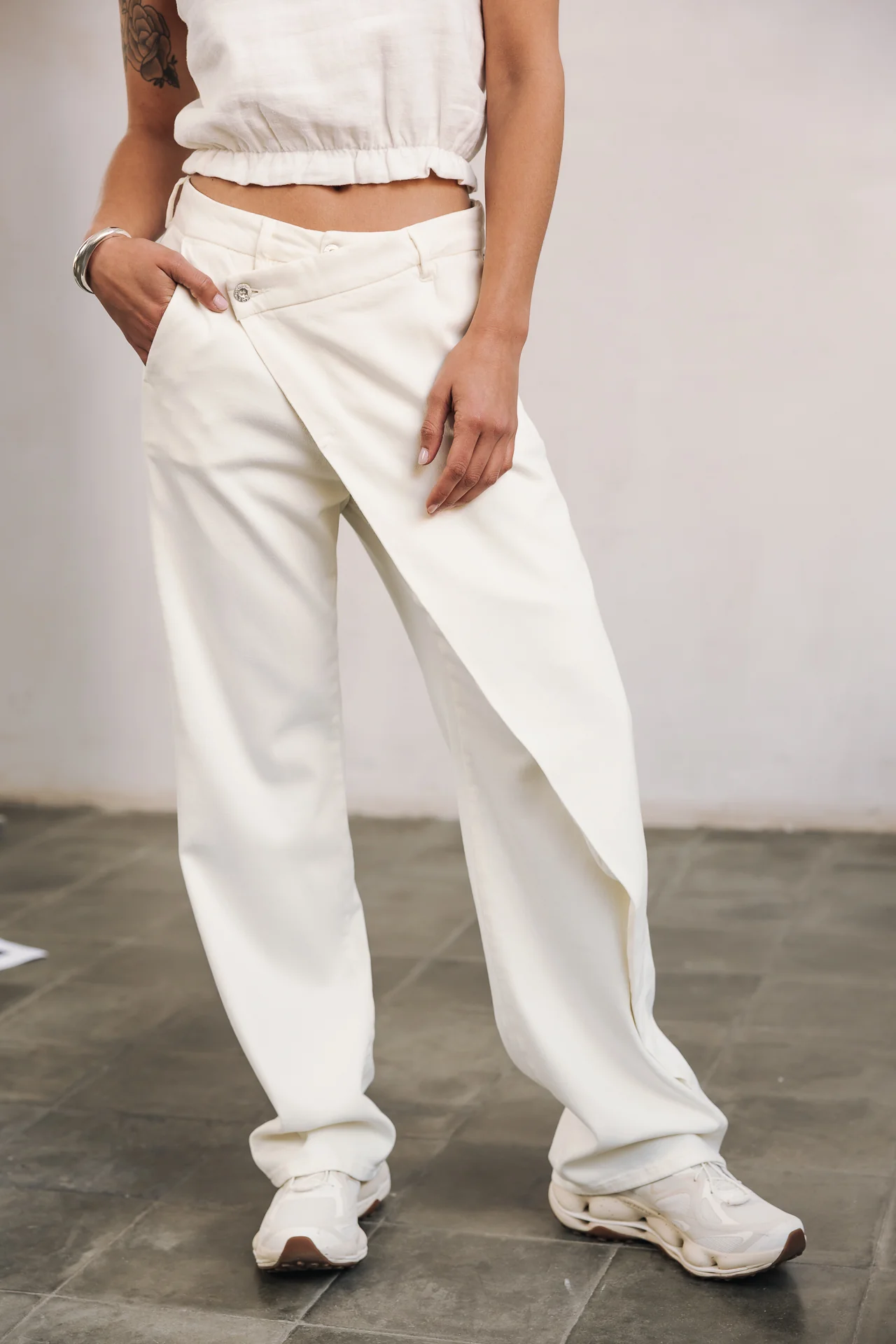 Cassie Lynx - Image 6